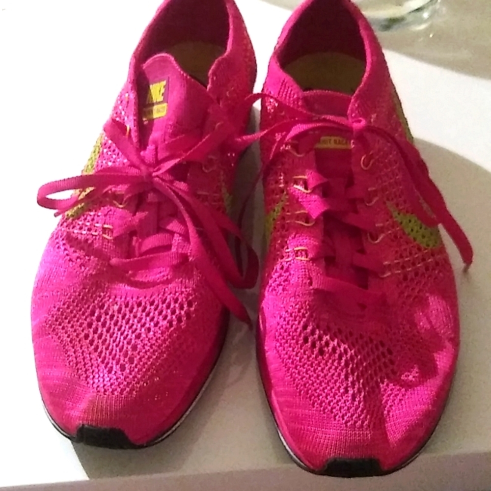 Nike FlyKnit Racers